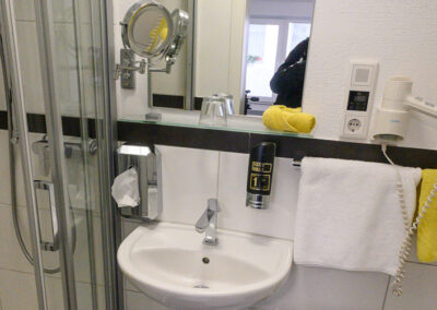 Einzelzimmer im Hotel Mietz in Bad Neuenahr Badansicht